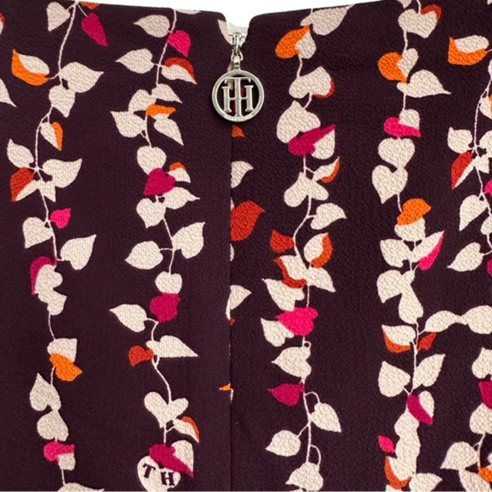 NEW Tommy Hilfiger floral dress with v neck front, tie waist and flowy. - Picture 5 of 7